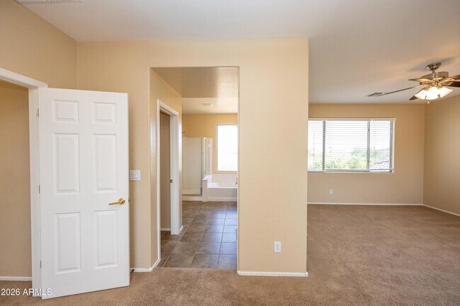 Building Photo - 2023 W Shackleton Dr