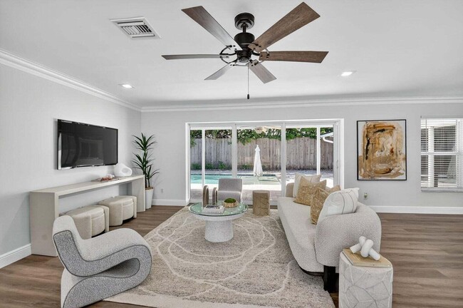 Building Photo - 714 SW 25th Ave