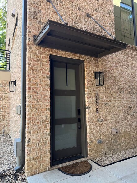 Building Photo - 419 W 9th St
