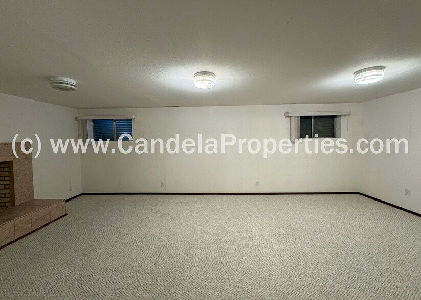 Building Photo - 2970 Shoreham Cir