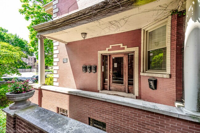 Building Photo - 5121 S Ellis Ave