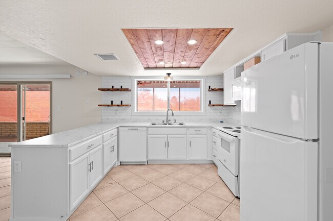 Building Photo - 280 S Atlanta Dr