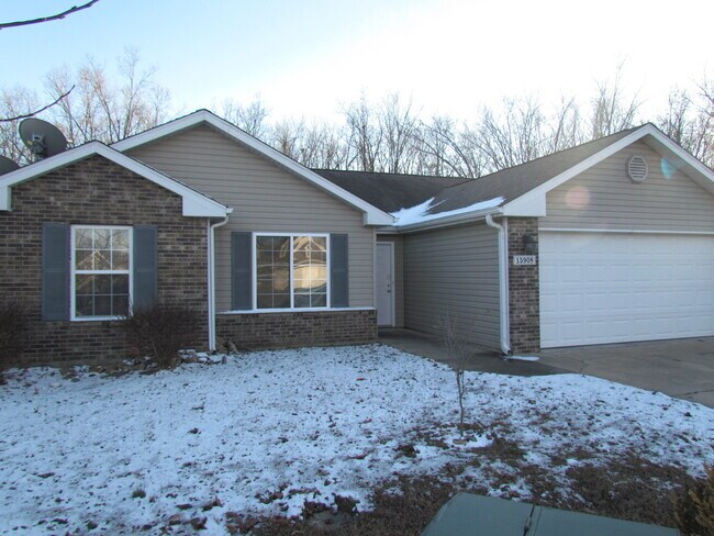 Building Photo - 15908 Tracker Ln