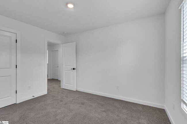 Building Photo - 1250 Westgate Vlg Dr