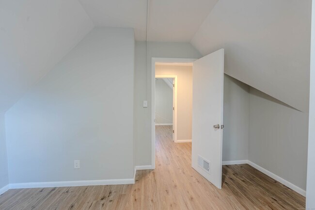 Building Photo - 37 Quintard Ave