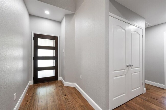 Building Photo - 1804 Camas Dr