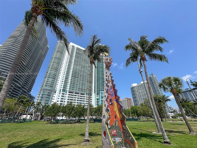 Building Photo - 1717 N Bayshore Dr