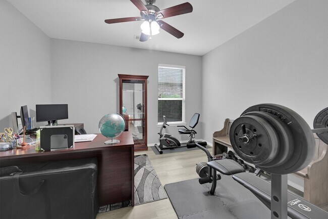 Building Photo - 8227 Clover Leaf Dr