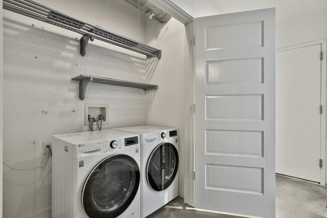 Building Photo - 675 Greenwood Ave NE