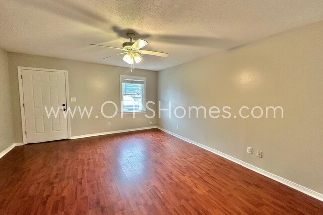 Building Photo - 145 4th Ave