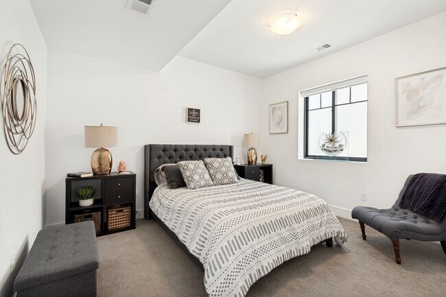 Building Photo - Fully Furnished Luxury Home In The Avenues