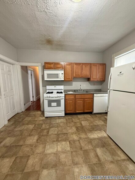 Primary Photo - 151 E Cottage St