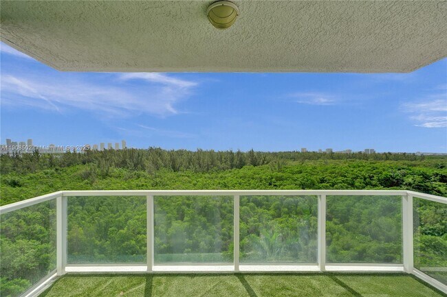 Building Photo - 14951 Royal Oaks Ln