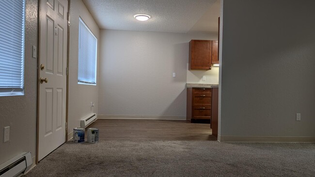 Building Photo - 926 N 95th St