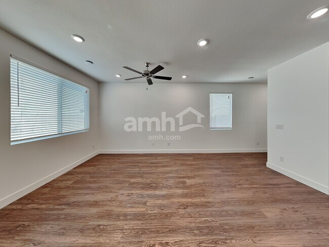 Building Photo - 10144 W Oleta Ave