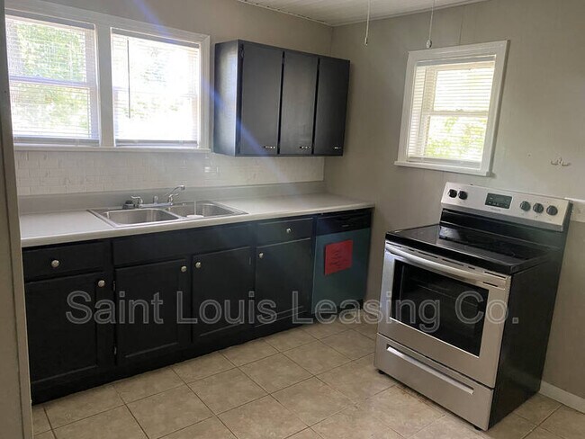 Building Photo - 3745 Dixie Dr