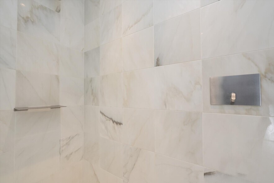 Building Photo - 100 Harborview Dr