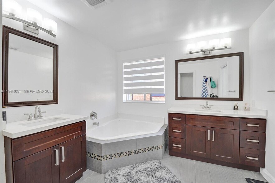 Building Photo - 1367 Camellia Cir