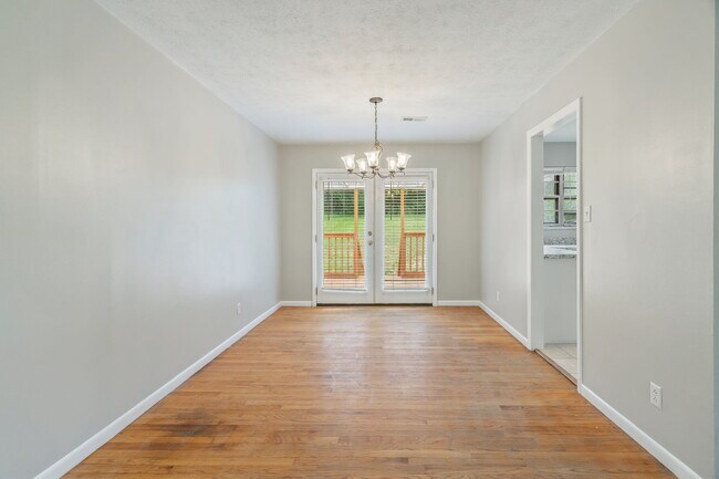 Building Photo - 5201 Aubrey Ln