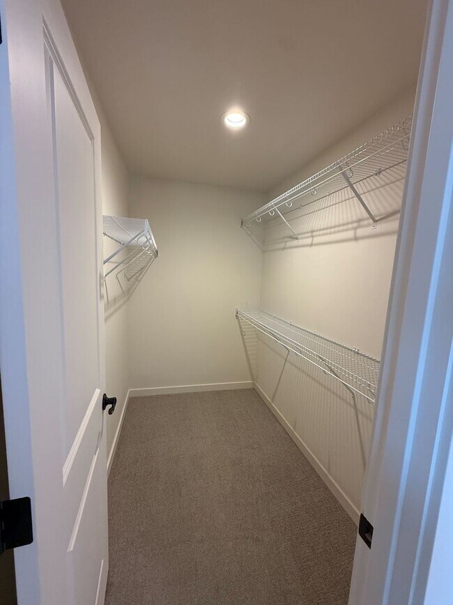 Building Photo - Immaculate 3B/2.5Ba Home in Ridgefield! Available NOW!