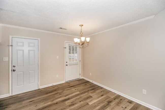 Building Photo - 1800 Hedgelawn Dr