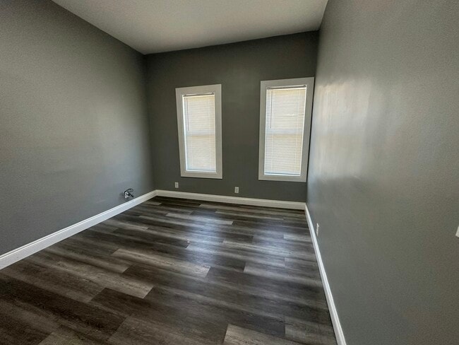 Building Photo - 225 N 6th St