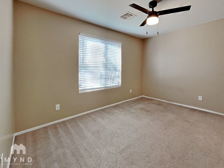 Building Photo - 4732 W Dill Ave