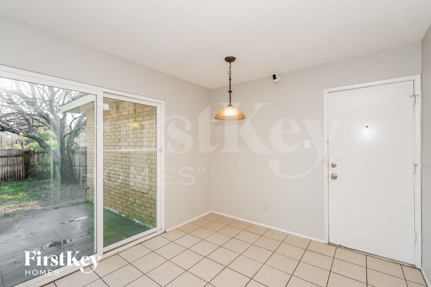 Building Photo - 9814 Emory Oak Cir