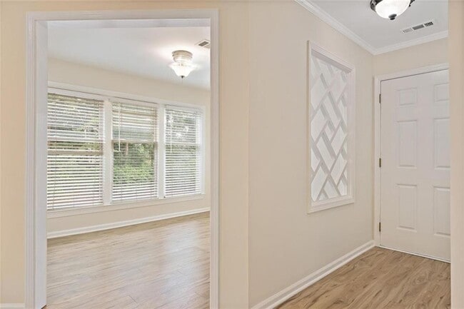 Building Photo - 911 Hollyfax Cir NE