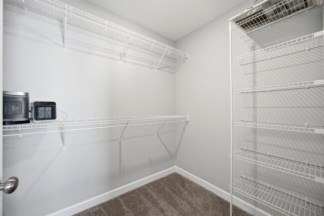 Building Photo - 450 Hawksbill Dr