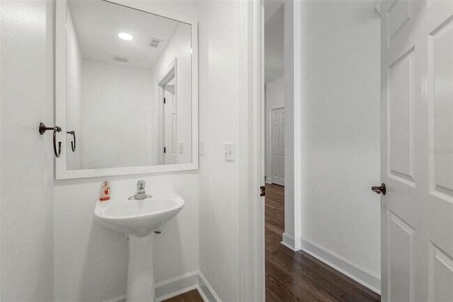 Building Photo - 628 3rd Ave S