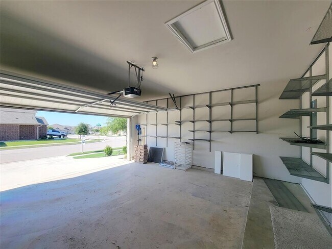 Building Photo - 220 Mountain Valley St