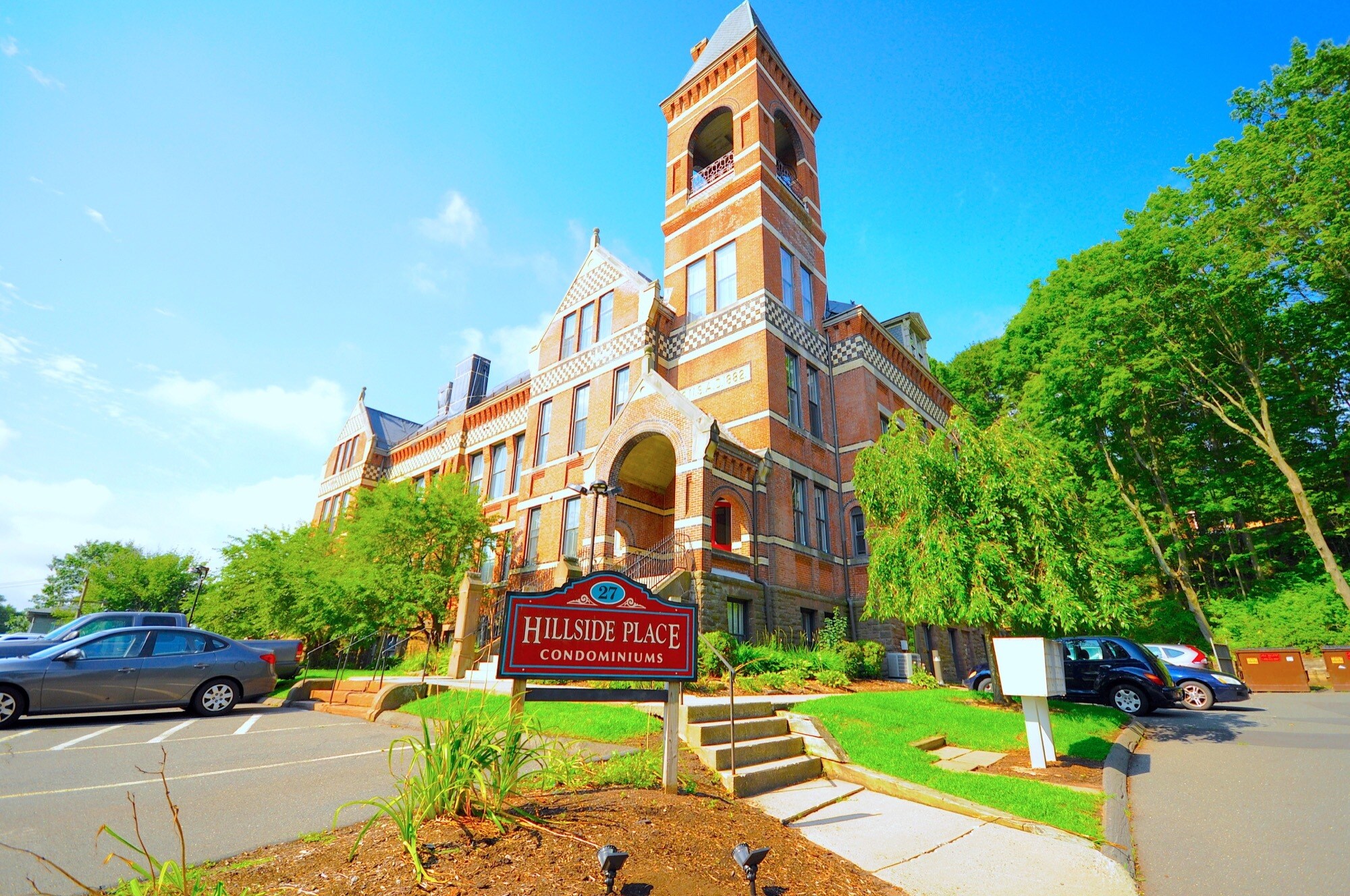 Building Photo - 27 Hillside Pl