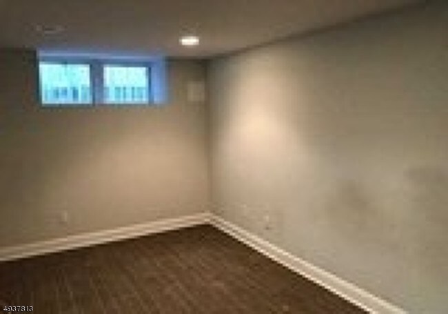 Building Photo - 106 3rd Ave