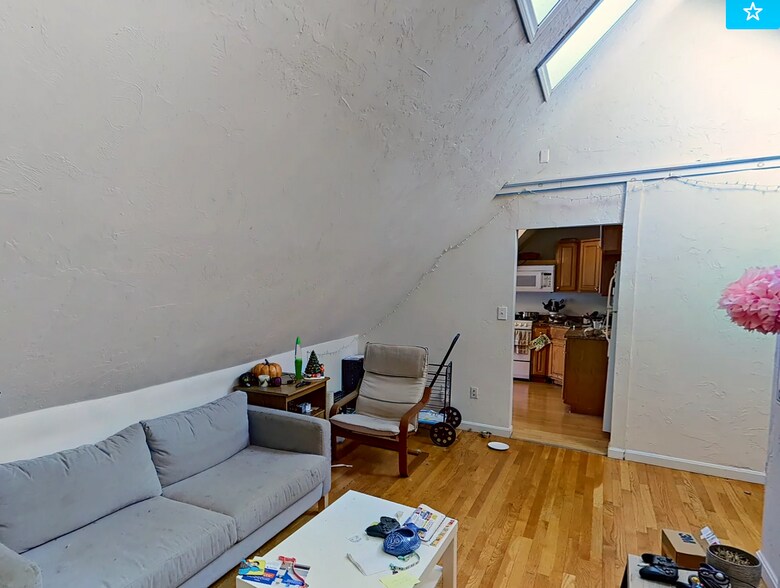 Building Photo - 18 Greylock Rd