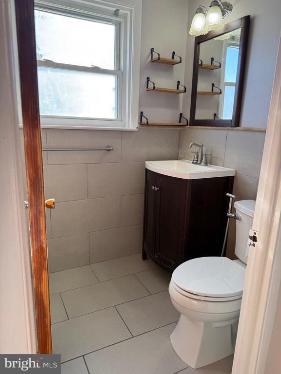 Building Photo - 9304 Lansford St