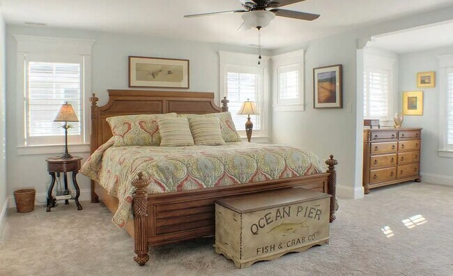 Building Photo - 111 N Evergreen Ave