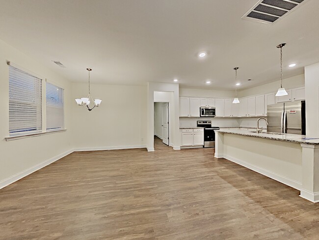 Building Photo - 312 Elmhurst Dr
