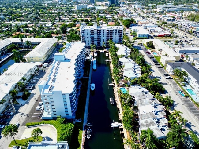 Primary Photo - 3051 NE 48th St