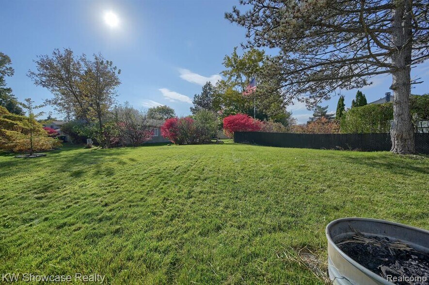 Building Photo - 24509 Simmons Dr