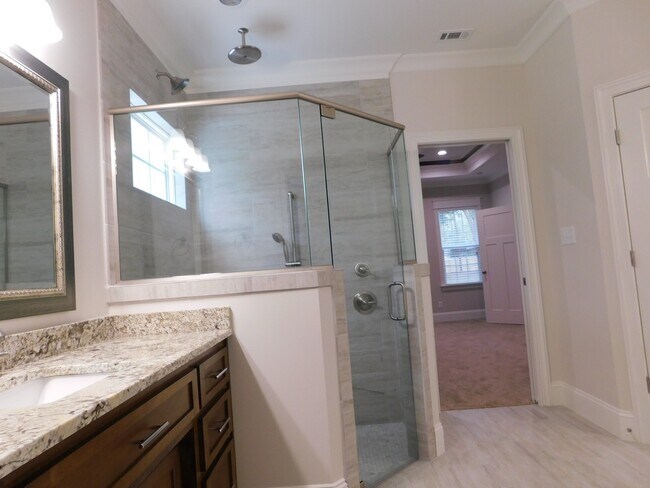 Building Photo - Grove Point Beauty