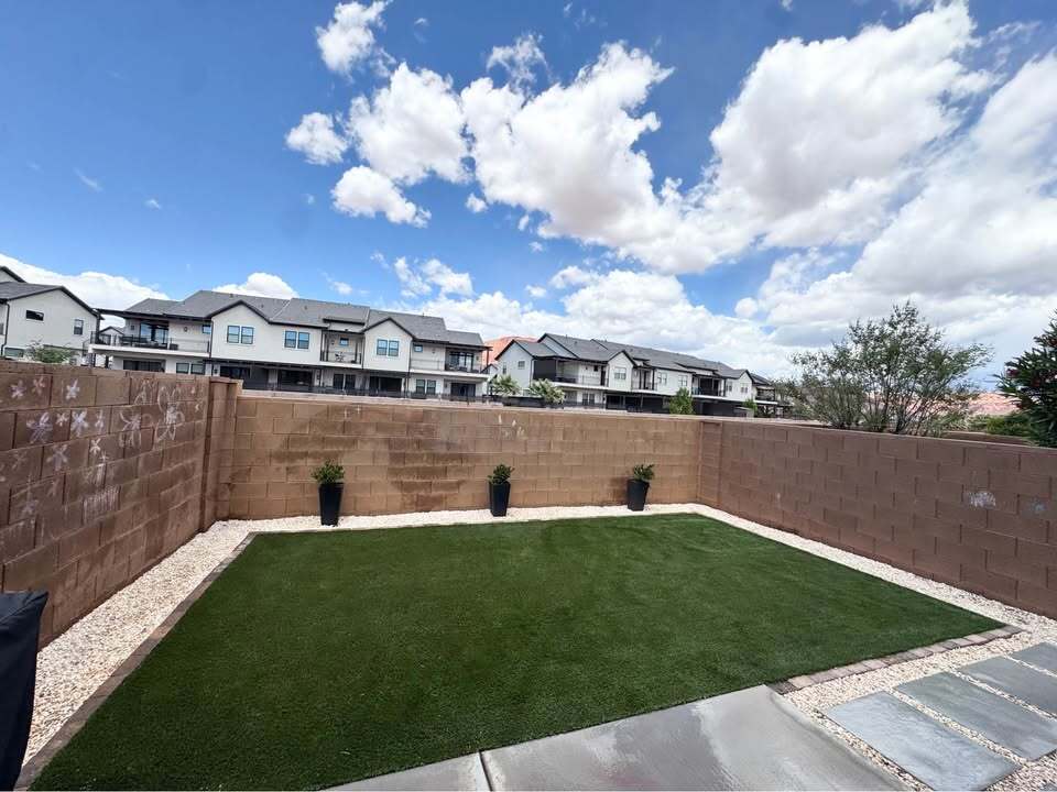 Building Photo - 2545 Bella Vista Dr