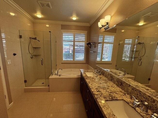 Building Photo - 3257 Lester Ave