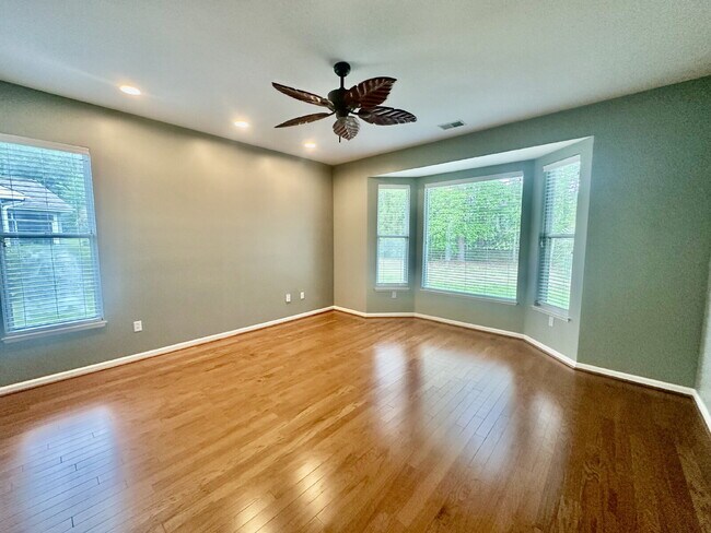 Building Photo - Spacious Open Floor Plan Home in Sun City!