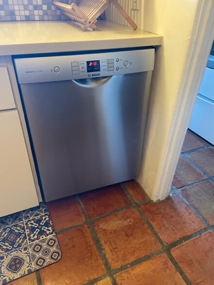 Dishwasher - 2343 Earl St