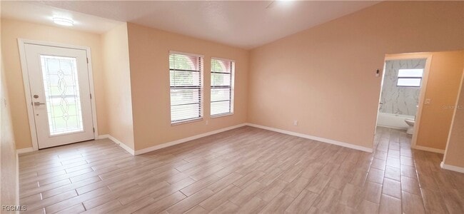 Building Photo - 930 SW 34th St