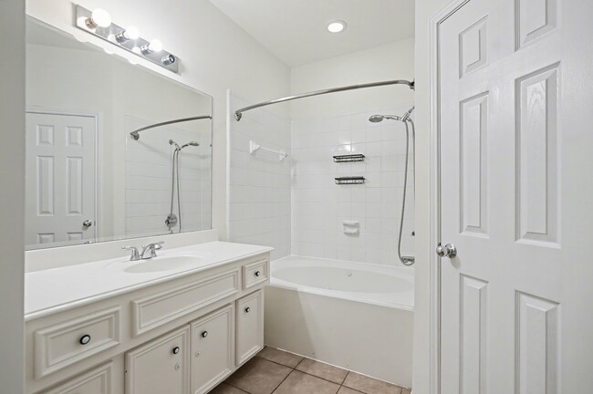 Building Photo - 2416 Charleston St