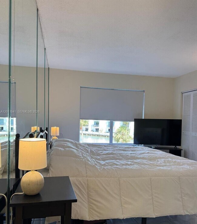 Building Photo - 11111 Biscayne Blvd