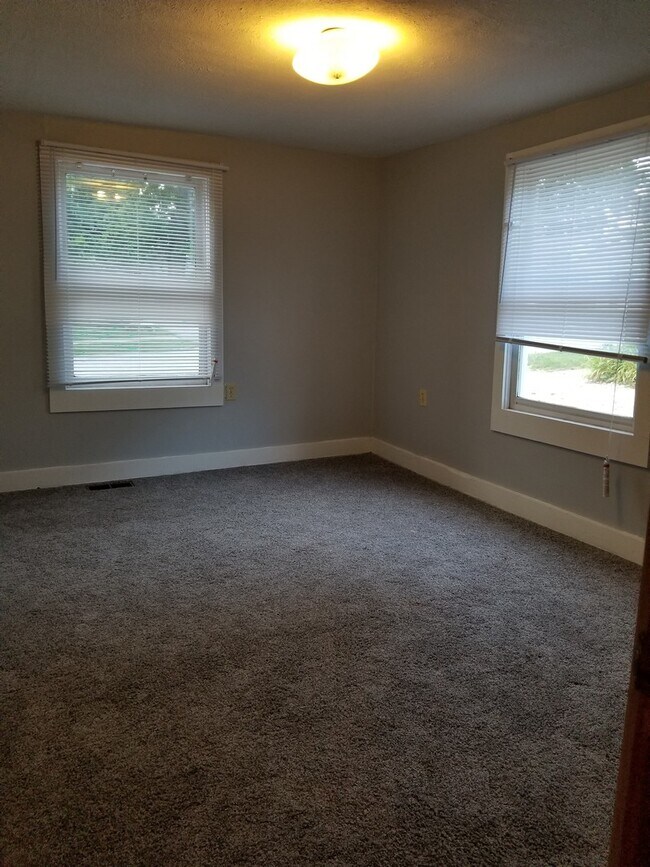 Building Photo - Great 3 bed 2 bath home!! AVAILABLE AUGUST 2027!