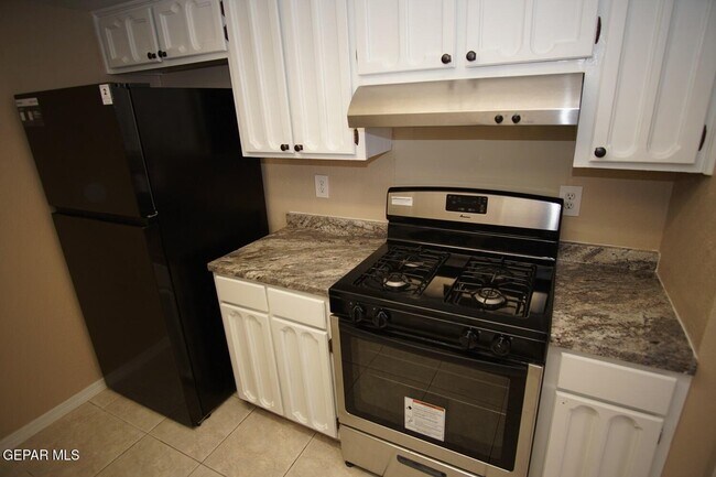 Building Photo - 10553 Kinross Ave